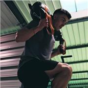 Coach sportif depuis 2 ans, propose des cours de fitness à domicile combinant fun et dépassement de soi.