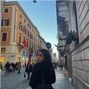 laureanda in Ingegneria Informatica, studiato lingue, con madre francese