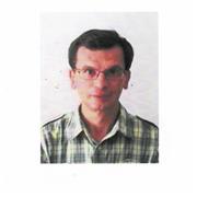 Laureato in architettura (vecchio ordinamento), impartisce lezioni di disegno tecnico e geometrico