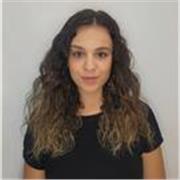 Profesora de guitarra con Grado en Enseñanzas Profesionales en el conservatorio da clases a domicilio en Madrid