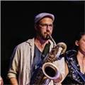 Saxofonista professional de jazz amb experiència docent i background clàssic