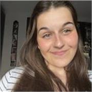 Profesora de Matemáticas, aunque puedo impartir clases de inglés, castellano y catalán.