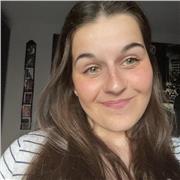 Profesora de Matemáticas, aunque puedo impartir clases de inglés, castellano y catalán.
