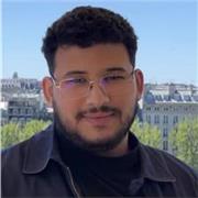 Jeune psychologue sociale proposant des cours de Psychologie, Psycho Sociale, Psycho Positive et séances d'accompagnement