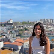 Dottoranda in Lingue e Letterature, insegno l'inglese, il greco (antico e moderno) e il latino