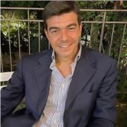 Avvocato con esperienza ventennale offre su Napoli lezioni di diritto a studenti di scuola superiore, studenti universitari e candidati ai concorsi