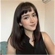 Maestra de inglés con enfoque en la inmersión de idioma para un aprendizaje natural