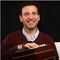 Profesor de música apto para todas las edades. master en dirección de orquesta, coro y banda. compositor, bandoneón, tango.