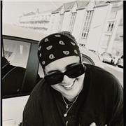 Je donne des cours de graphisme en ligne ou en réel pour les ado/étudiants qui souhaiteraient découvrir cet univers !