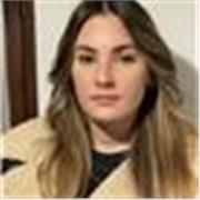 Laureata magistrale in chimica organica e biomolecolare, impartisce lezioni di chimica