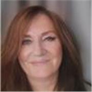 Bonjour, j'enseigne l'anglais tous niveaux.J'ai un MA en anglais et allemand. J'ai egalement vécu 2 ans aux usa et a Londres