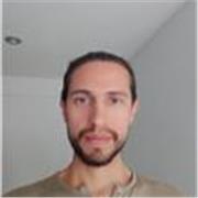 Profesor de idiomas y traductor poliglota con 12 años de experiencia. 