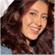 Profesora de apoyo escolar con enfoque individual a cada necesidad