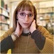 Vuoi conoscere a fondo grammatica, vocabolario e cultura italiana? Sono l'insegnante perfetta per te!