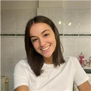18 anni, disponibile a ripetizioni e aiuto compiti di tute le materie, comprese le lingue: italiano, inglese, francese e spagnolo