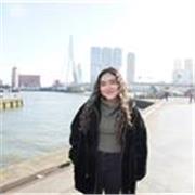 Periodista bilingüe en formación por la Universidad de Navarra / Nivel nativo de inglés 