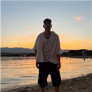 Ciao! Sono Nicolò, studente di Fisioterapia. Offro ripetizioni e aiuto compiti per scuola primaria, media e superiore.