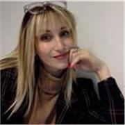 Laureata in lingue e in comunicazione, sono aperta a ogni richiesta per poter trasmettere al meglio le mie conoscenze.
