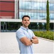 Soy Ingeniero Electrónico Industrial y actualmente trabajo como IT Project Manager en una multinacional. Además de entrenador