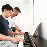 Clases particulares de piano, teclado, rock, pop, jazz, música clásica y música latinoamericana