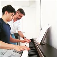 Clases Particulares de piano, teclado, rock, pop, jazz, música clásica y música latinoamericana