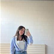 Estudiante de Biotecnología apta para enseñar materias científicas.