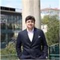Derslerim orta ve ilkokul öğrencilerine yöneliktir. Öğretmenin yanında öğrenmeyi de severim ve herkesin fikirlerine değer veririm.
