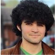 Estudiante de Letras; a veces escritor o poeta. Niñero con experiencia