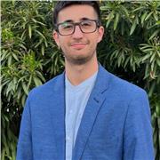 Profesor con titulación de desarrollador de aplicaciones multiplataforma, que le apasiona la enseñanza y la informática