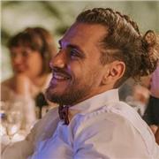 Nota cómo mejoras tu inglés en cada clase y apruebas con facilidad con un sistema basado en la ciencia (y no en opiniones o teorías de los 50) . Experiencia personal con 5 idiomas más
