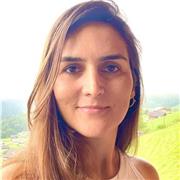 Professeur de portugais. Je suis brésilienne. J’ai diplômé en Administration de Entreprises