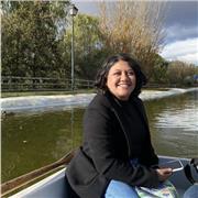 Profesora de diseño gráfico para quienes estén interesados en aprender de marcas, del color y de cómo entender las redes sociales y la experiencia del usuario