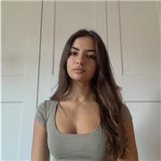 Offro lezioni private e aiuto compiti a bambini delle scuole elementari e medie, adattandomi alle loro esigenze. Sono pronta ad accogliere le richieste dei ragazzi!