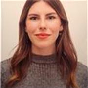Profesora de biología y química y actual estudiante de la carrera de farmacia, formada previamente como monitora.