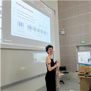 Docteure en informatique, diplômée de Télécom Paris, je donne des cours de maths et physique du collège au lycée.