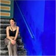 Studentessa di psicologia, ex studentessa liceo linguistico, offro ripetizioni di letteratura italiana per medie e superiori