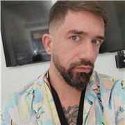 Graduado en Artes escénicas y con amplia experiencia como profesor de particulares y extraescolares durante más de 10 años.