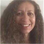 Sono Fabia Gomes, madre lingua portoghese (sono brasilana). Ho il diploma della scuola superiore in Brasile. Abito in Italia da 22 anni e parlo bene la lingua italiana. Mi propongo come interprete o per dare lezione ,della lingua portoghese. Grazie