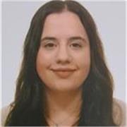 Profesora de apoyo escolar para niños especializada en atender menores diagnosticados con TDA, TDAH o TEA