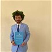 Me gradué como traductor, soy una persona comunicativa y cercana, me encanta compartir mi idioma y mi cultura con los demás 