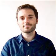 Laureato in lingue offre lezioni di inglese a studenti lungo tutto il percorso scolastico, università compresa