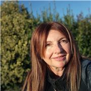 Diplomata in lingue straniere, sono disponibile per ripetizioni di inglese, francese, tedesco e italiano