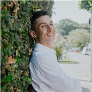 Professor de Espanhol ensina a língua para todas as idades