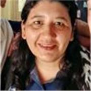 Profesora da clases a todas las edades primaria y secundaria