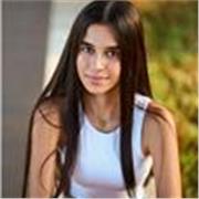 Inteligente, creativa, divertida y muy paciente. Doy clases en especial a niñ@s de 5-8 o cualquier edad.