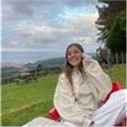 Profesora de francés apta para todas las edades. 