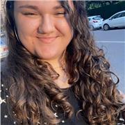 Soy una joven con hambre de justicia social, dispuesta a ayudar desde la asertividad, empatía, fomentando el empoderamiento de las más jóvenes y acrecentando su autonomía preservando siempre su dignidad.