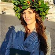 Laureata in lingue e culture orientali nello specifico in cinese, impartisco lezioni di lingua inglese ( di cui ho la certificazione esol livello b2), italiano, e aiuto compiti nelle materie umanistiche per le scuole primarie e secondaria. Offro la possib