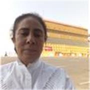 Profesor de ciencias imparte clases presenciales