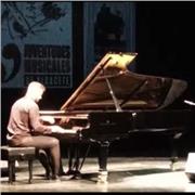 Concertista y Profesor de Piano. Clases para todos los niveles, preparación de pruebas de acceso, mejorar rendimiento pianístico, acompañamiento…